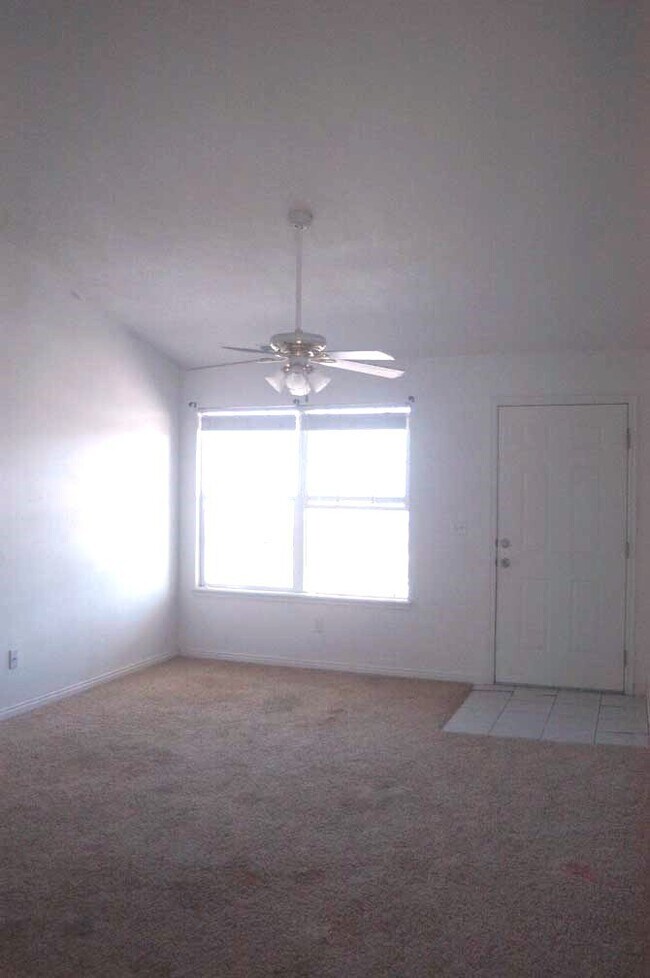 Foto del edificio - 4013 Lake Mountain Dr