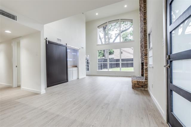 Foto del edificio - 5901 Auburndale Ave