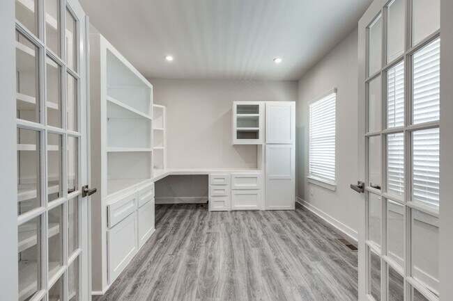Building Photo - 3404 Woodcrest Ct
