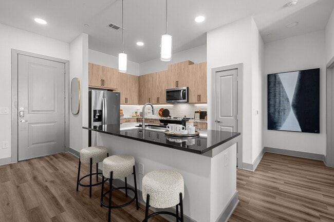 2BR, 2BA - 1,080SF - Kitchen - Jefferson Grandscape