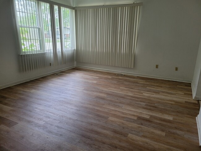 Building Photo - 446 Parnell Ave