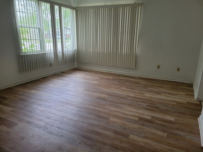 Foto del edificio - 446 Parnell Ave