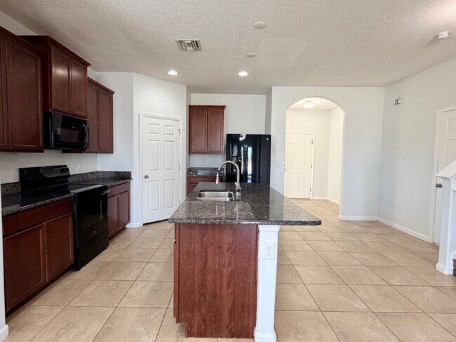 Foto del edificio - Stunning and spacious 5 bed, 2/5 bath in gated community in Melbourne