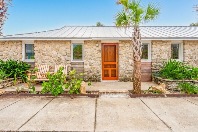 Building Photo - Beachside Duplex in Flagler Beach