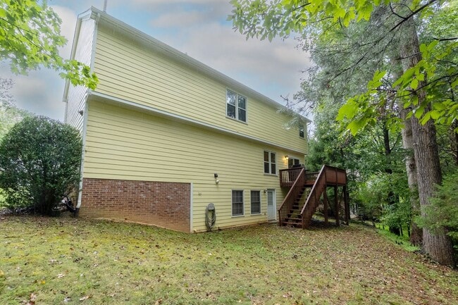 Building Photo - 8 Woodcliff Cir