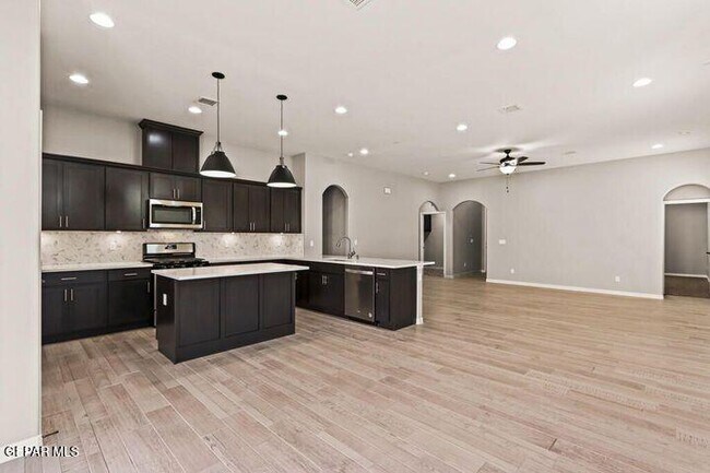 Foto del edificio - 13591 Hazlewood St