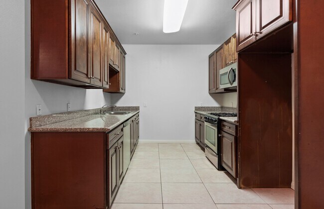 Kitchen - 7122 Amigo Ave