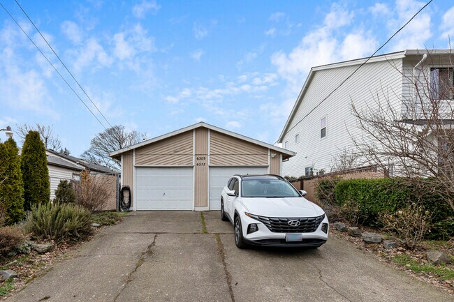 Building Photo - 6509 SE Woodstock Blvd