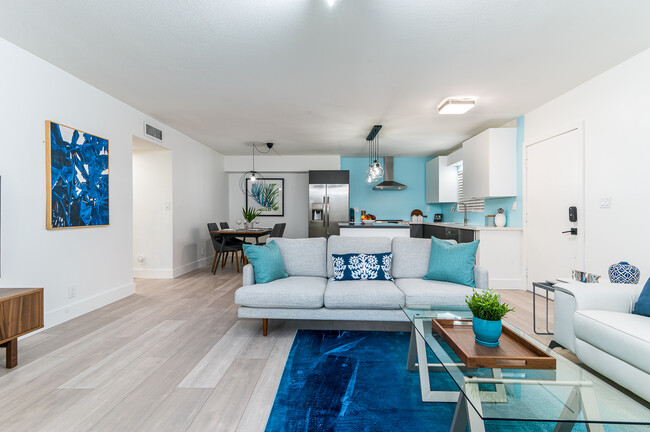 living room - 261 Deer Creek Blvd