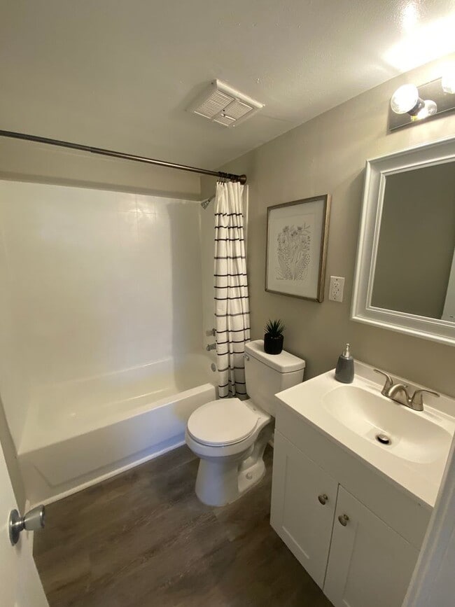 Building Photo - Newly Renovated All Electric 1 Bedroom in ...