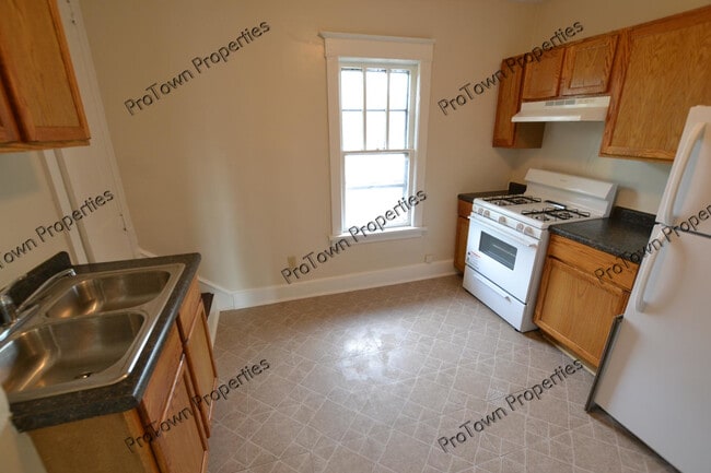 Building Photo - 411 Krakar Ave