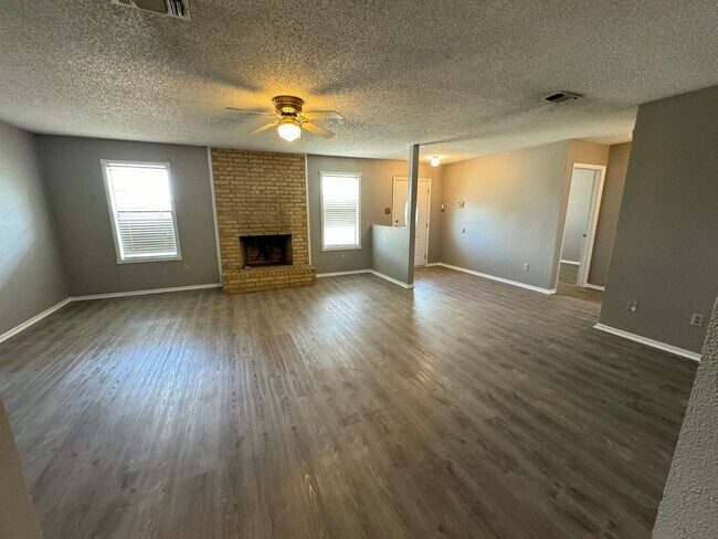 Foto del edificio - 3 bedroom 2 bath Refreshed