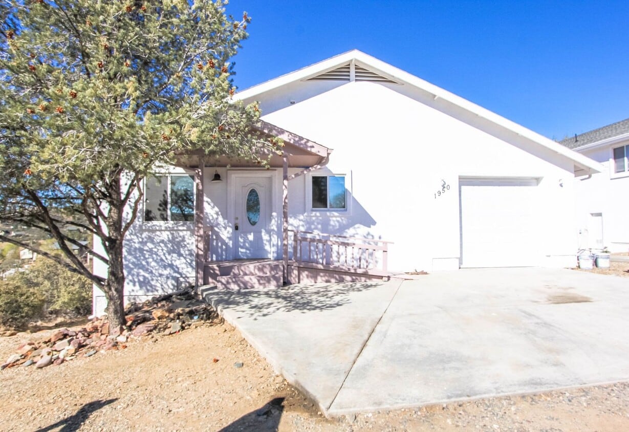 Foto principal - 1950 Emerald Dr