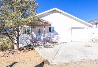 Building Photo - 1950 Emerald Dr
