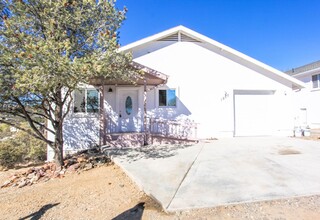 Building Photo - 1950 Emerald Dr