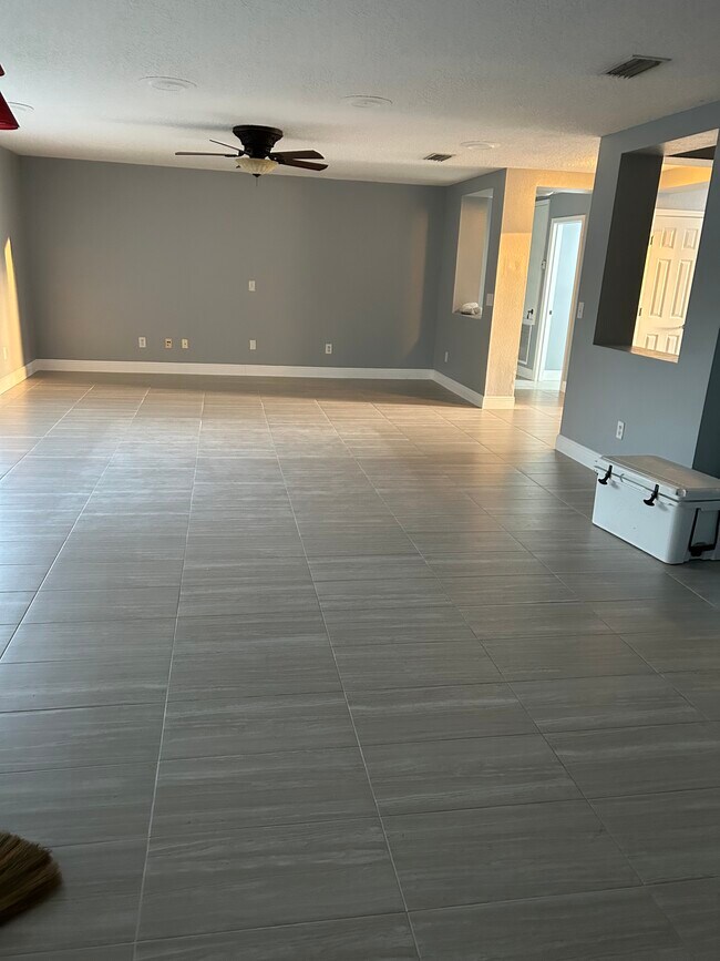 Foto del edificio - 2154 W Firwood Dr