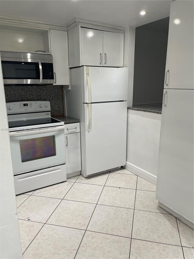 Foto del edificio - 7505 SW 82nd St