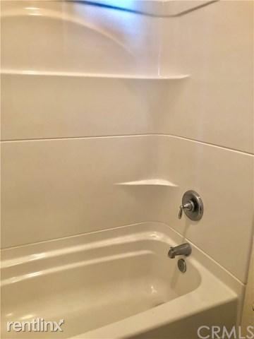 Building Photo - Studio, 1 bath Apartment - 101 W Canada