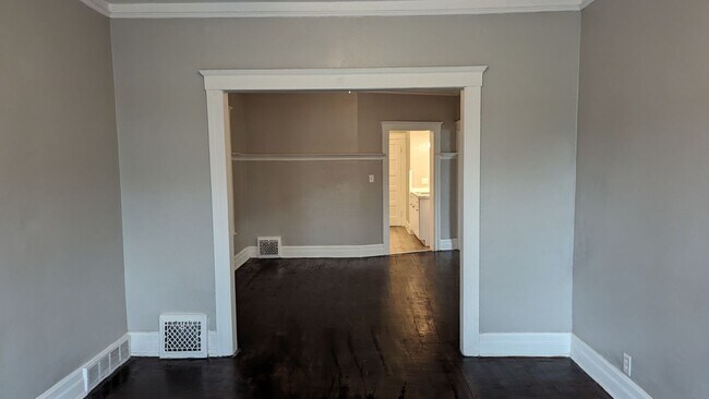 Building Photo - 536 Holbrook St