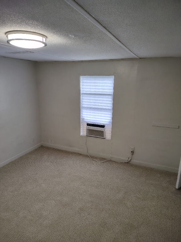 Building Photo - 128 SE Guinevere Ct