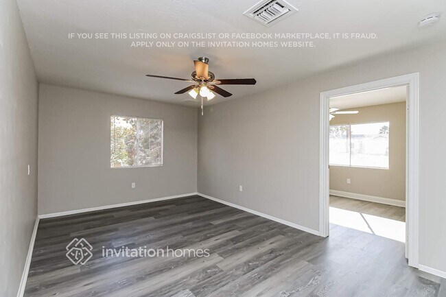 Building Photo - 3718 E Gelding Dr