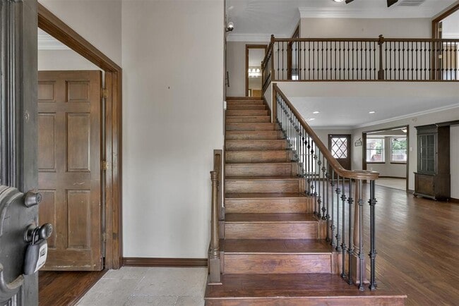 Building Photo - 559 Roanoke Dr
