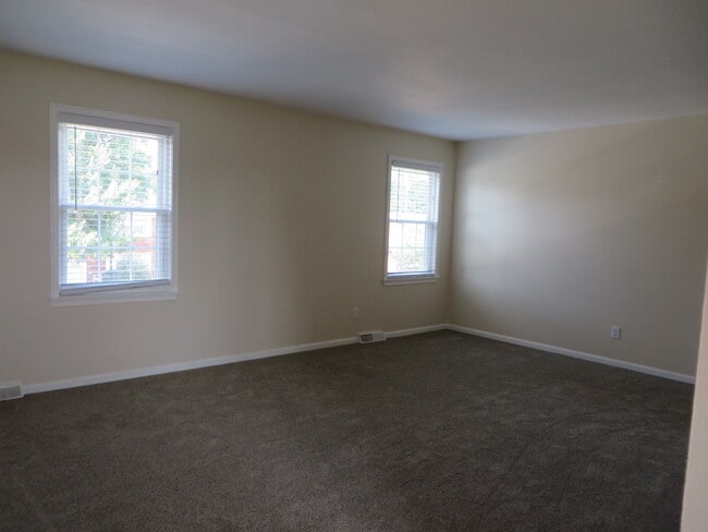 Spacious Living Room - 201 Applewood Dr (Lakeside Park, KY) House
