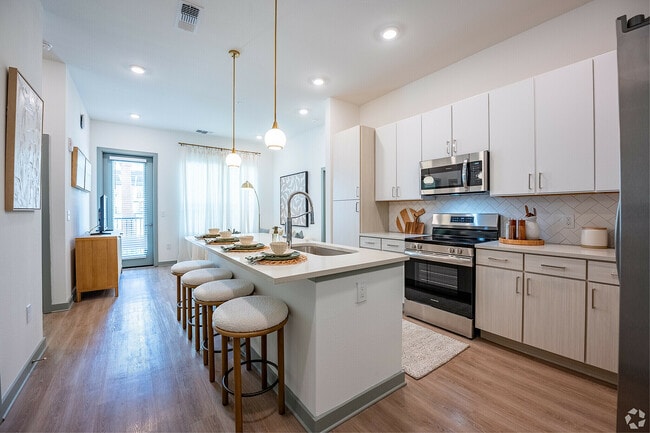 Building Photo - Livano Sunlake