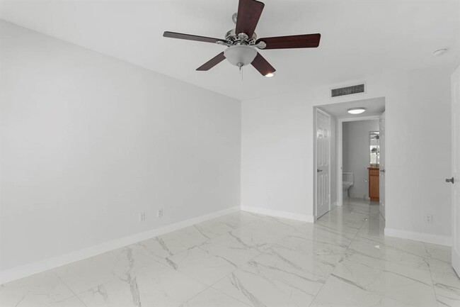 Foto del edificio - 620 NE 7th Ave