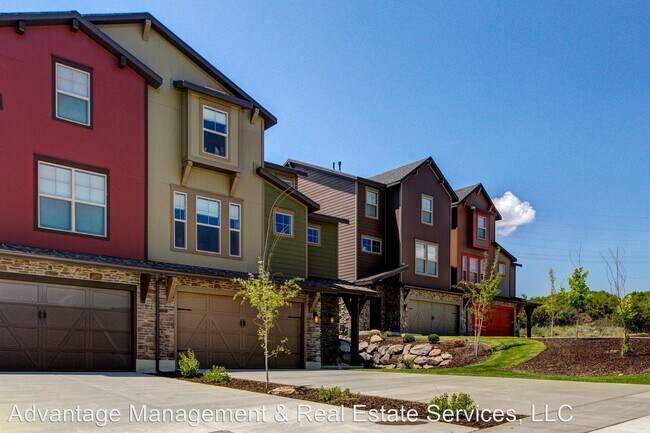 Building Photo - 4 br, 3.5 bath House - 1185 W Abigail