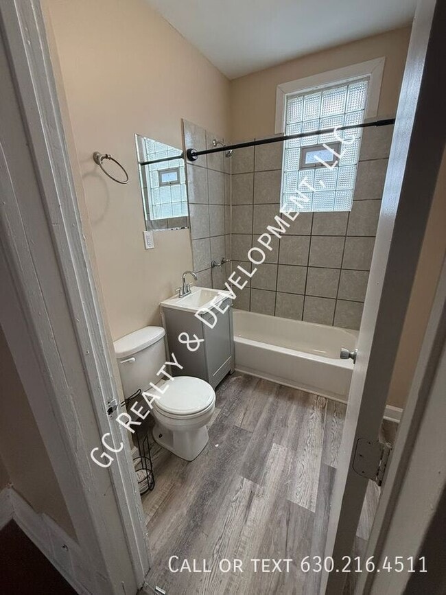 Foto del edificio - 8637 S Essex Ave