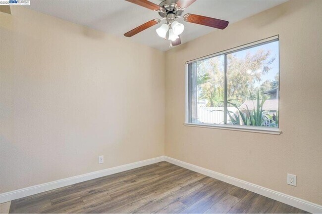 Building Photo - $1990 / 1 BR LOVELY REMODELED CONDO IN CEN...
