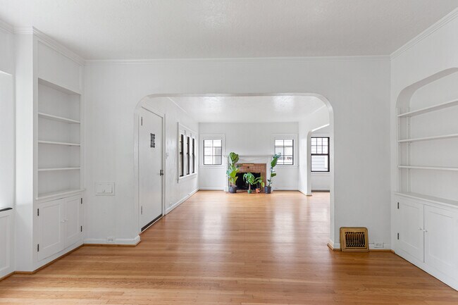 Building Photo - 2810 NE 35th Ave