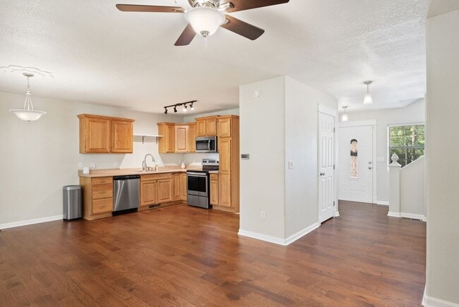 Building Photo - 408 Sunny Slope Dr