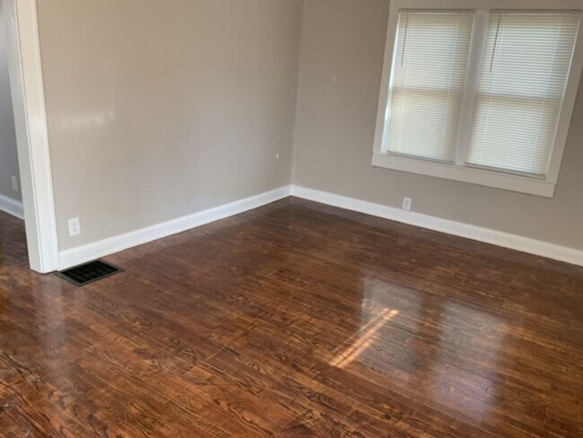 Foto del edificio - 1534 E 34th St