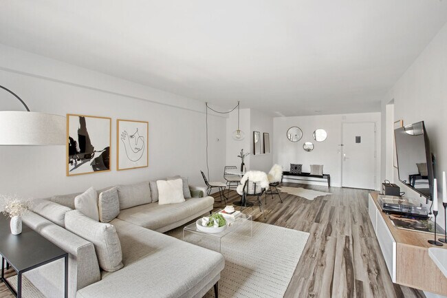 Foto del edificio - 330 W 58th St