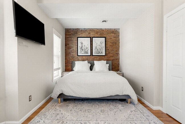 Foto del edificio - 493 E 4th St