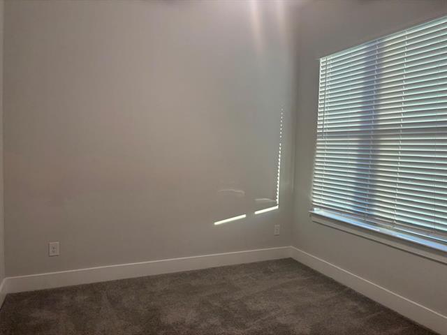 Foto del edificio - 825 W Mayfield Rd