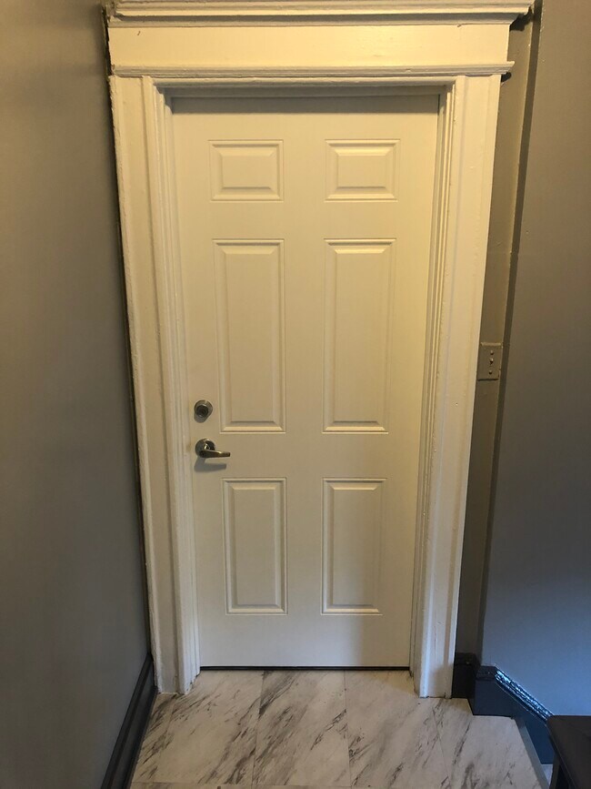 Door Entry - 48 Oxford Pl