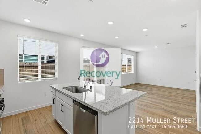 Building Photo - 2214 Muller St