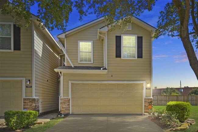 Foto del edificio - 15819 Misty Loch Ln