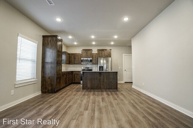 Foto del edificio - 4 br, 3.5 bath House - 712 N Salem Rd