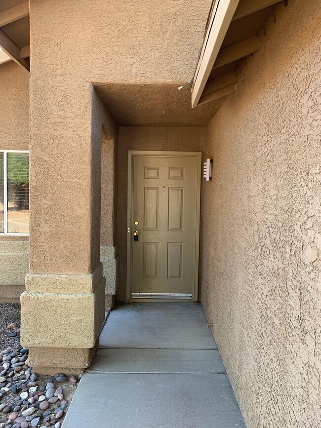 Building Photo - 8824 S Desert Rainbow Dr