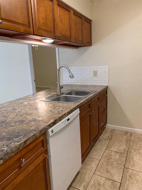 Foto del edificio - 15502 Waverly Dr