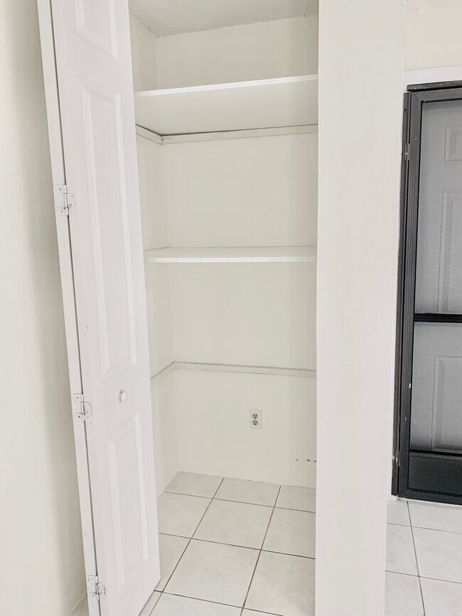 Foto del edificio - 826 Wiggins Pass Rd