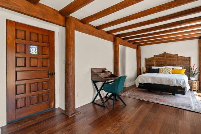 Building Photo - 4455 NE Vaughn Ave