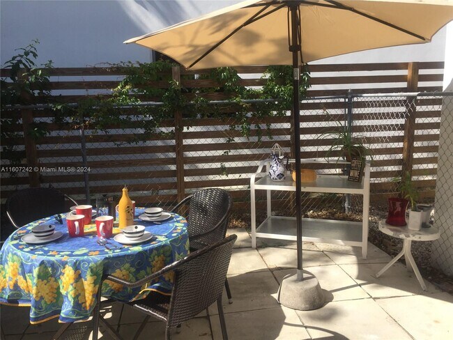 Foto del edificio - 1160 SW 22nd Terrace