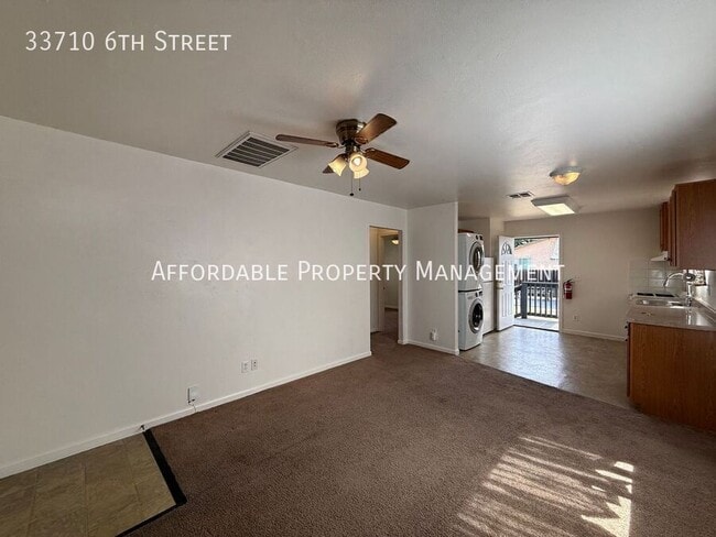 Foto del edificio - 33710 6th St