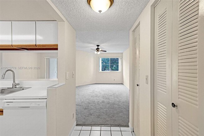 Foto del edificio - 9901 Westview Dr