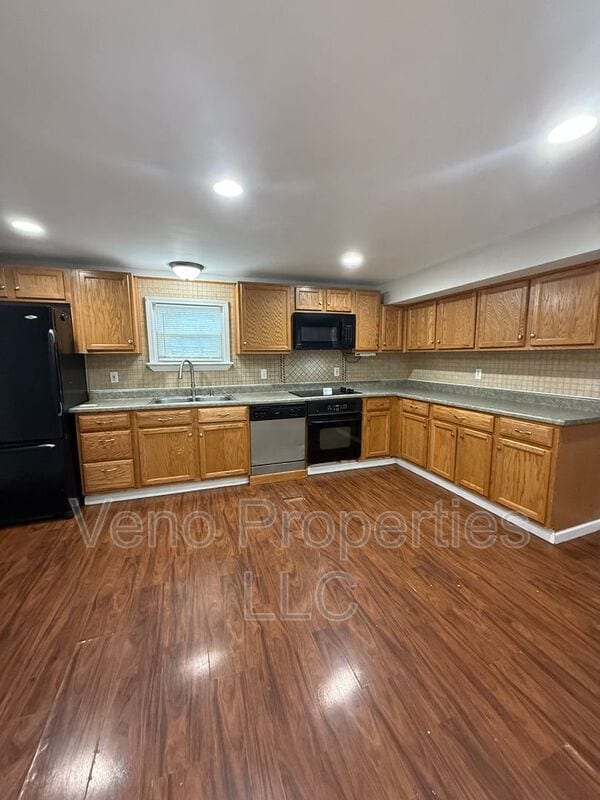 Foto del edificio - 5 Lansing Rd